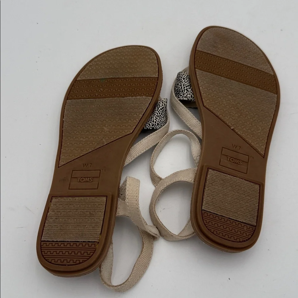 Toms Lexie Stylish Beige Black Women Sandals 7 canvas leather casual vacation